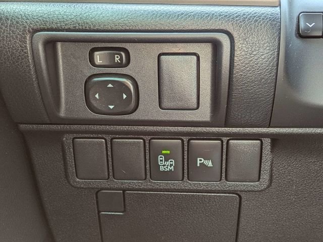 Used 2014  Lexus 350 image 24