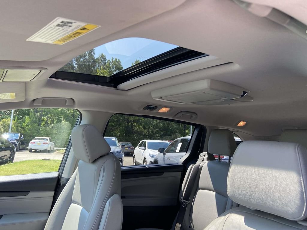 Used 2018  Honda Touring image 22