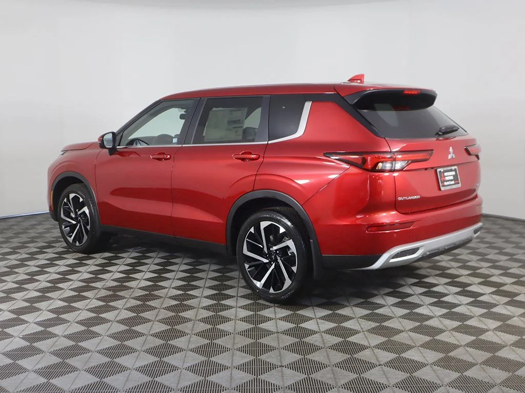 Used 2024 Red Mitsubishi SE image 10
