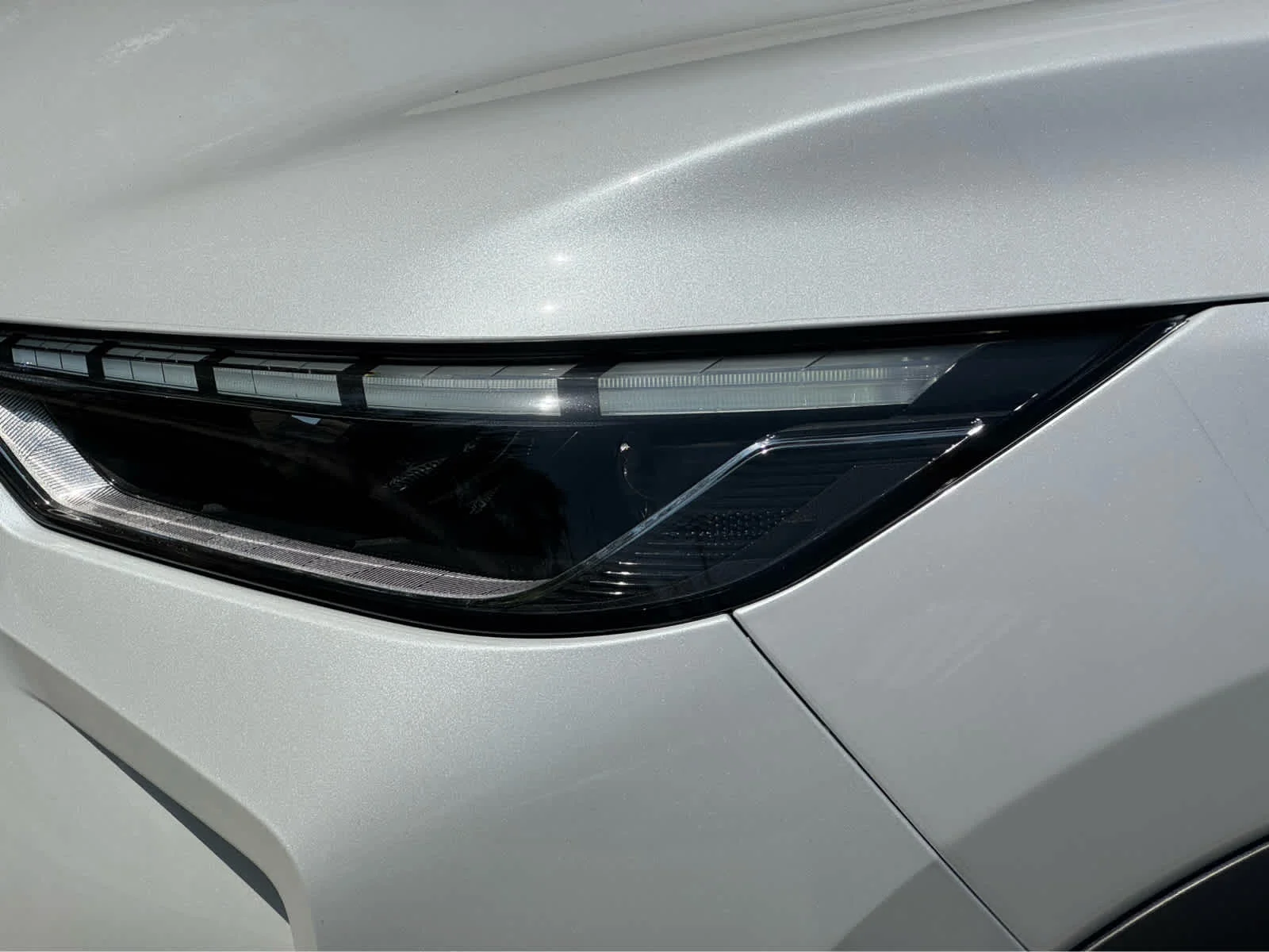 New 2027 2T RAD WHT INFINITI Autograph AWD image 5
