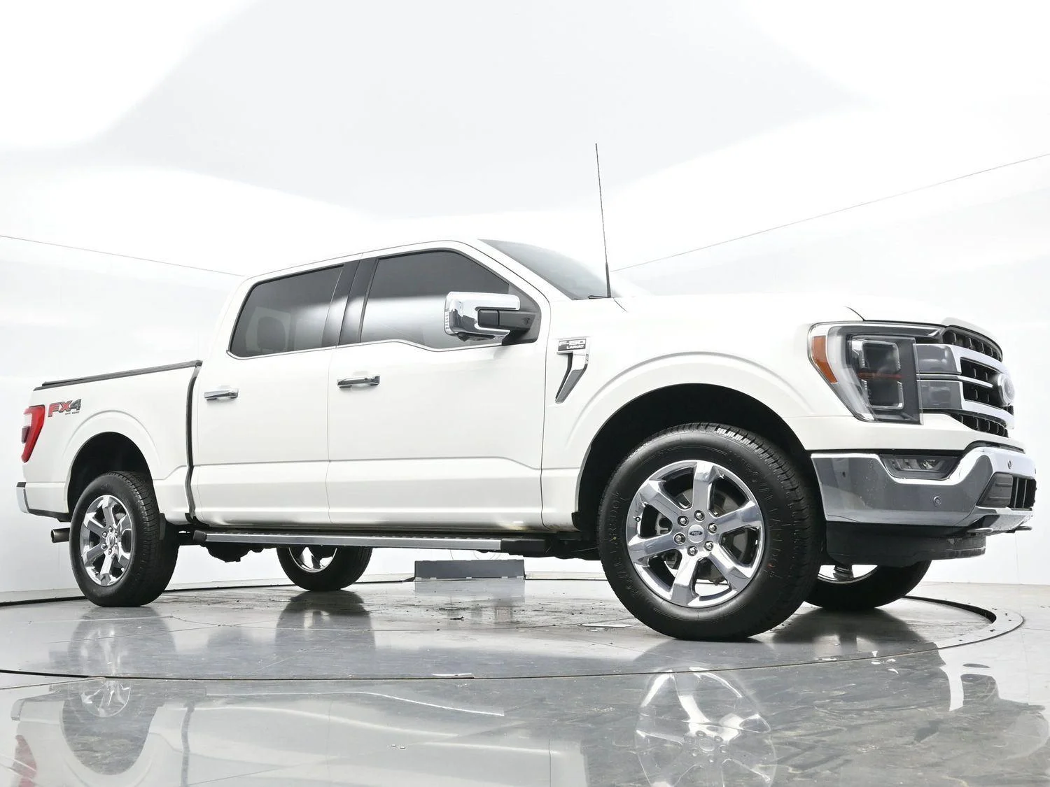 Used 2022 Star White Metallic Tri-Coat Ford LARIAT image 48