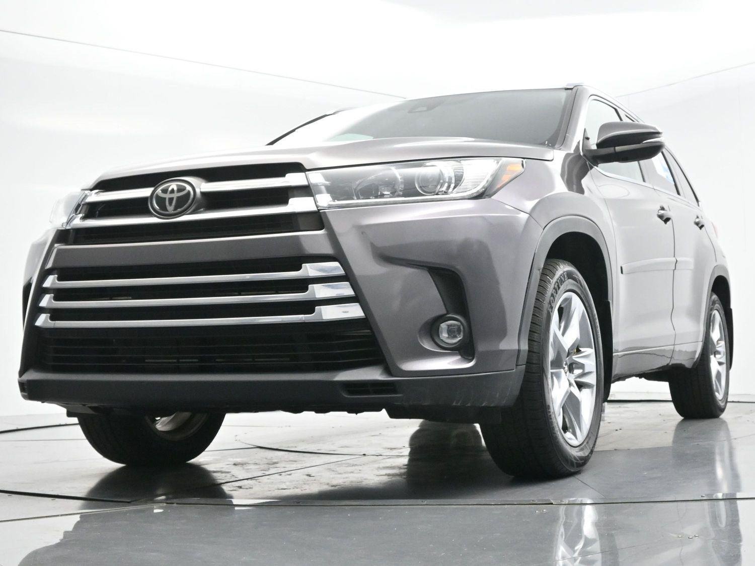 Used 2019 Predawn Gray Mica Toyota Limited image 55