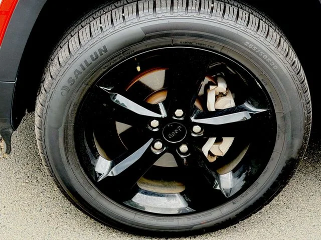 Used 2023 White/off-white Jeep Altitude X image 17