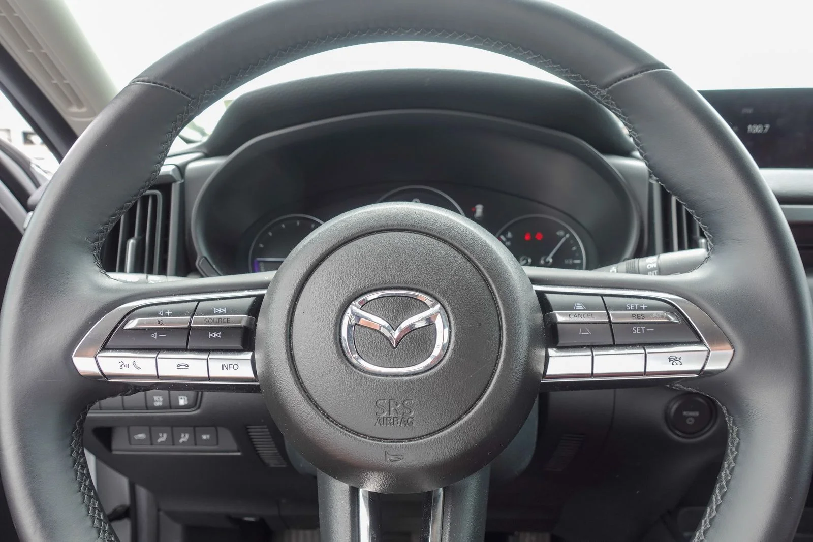 Certified Used 2025 Wind Chill Pearl Mazda Premium image 20
