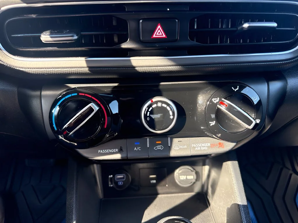 Used 2022 Green Hyundai SEL image 15