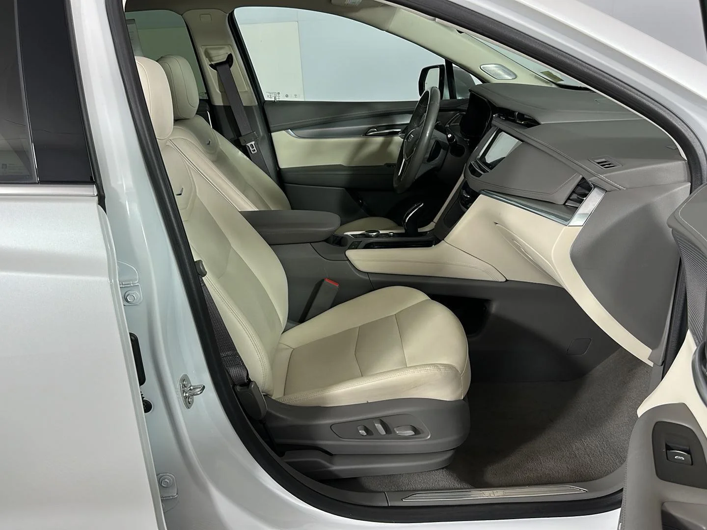 Used 2023 Crystal White Tricoat Cadillac AWD Premium Luxury image 11
