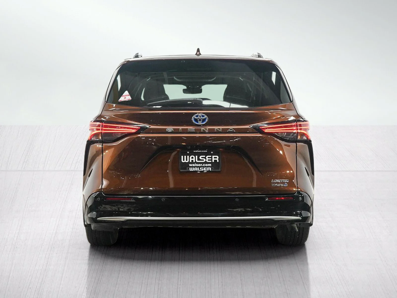 Used 2021  Toyota LE image 4