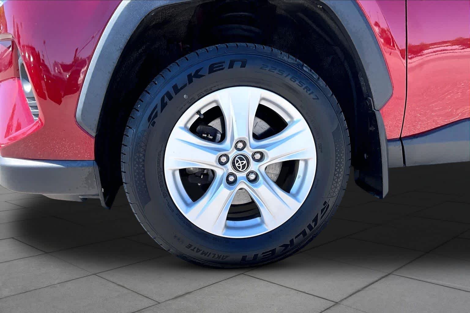 Used 2020 Ruby Flare Pearl Toyota XLE image 11