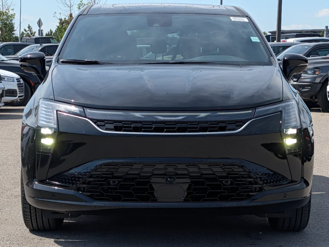 New 2027 Black Chrysler Select - - AWD - 3.6L Pentastar V6 - Adaptive Cruise Control - Blind Spot Monitor & More! image 3