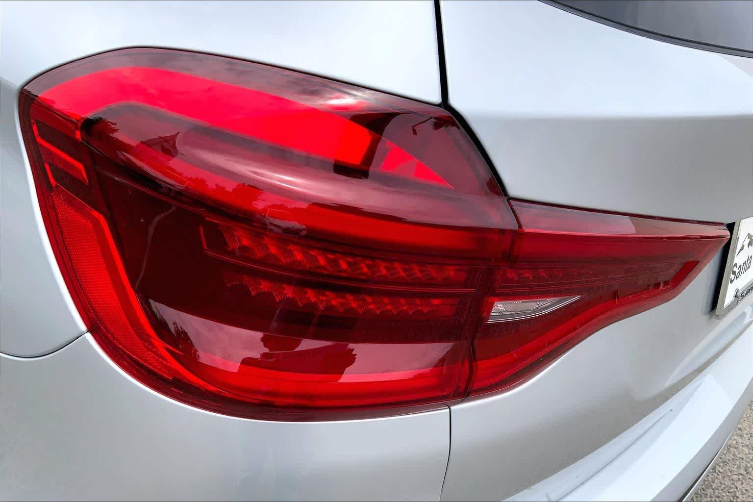 Used 2018 Dark Graphite Metallic BMW xDrive30i image 28
