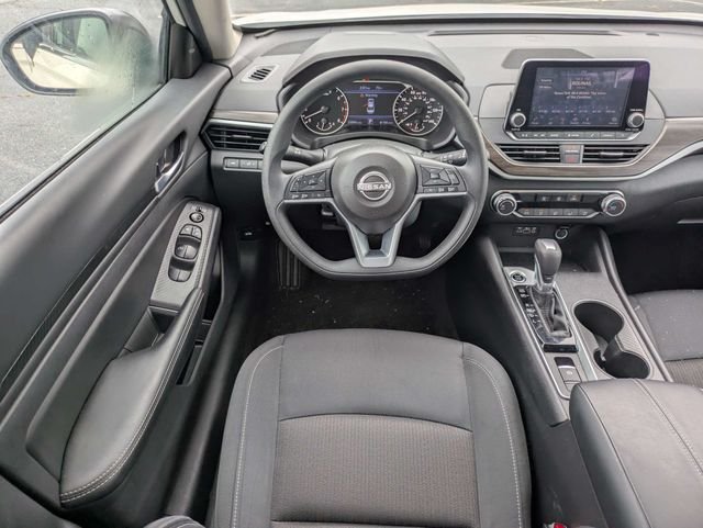 Used 2025 White Nissan 2.5 SV image 13