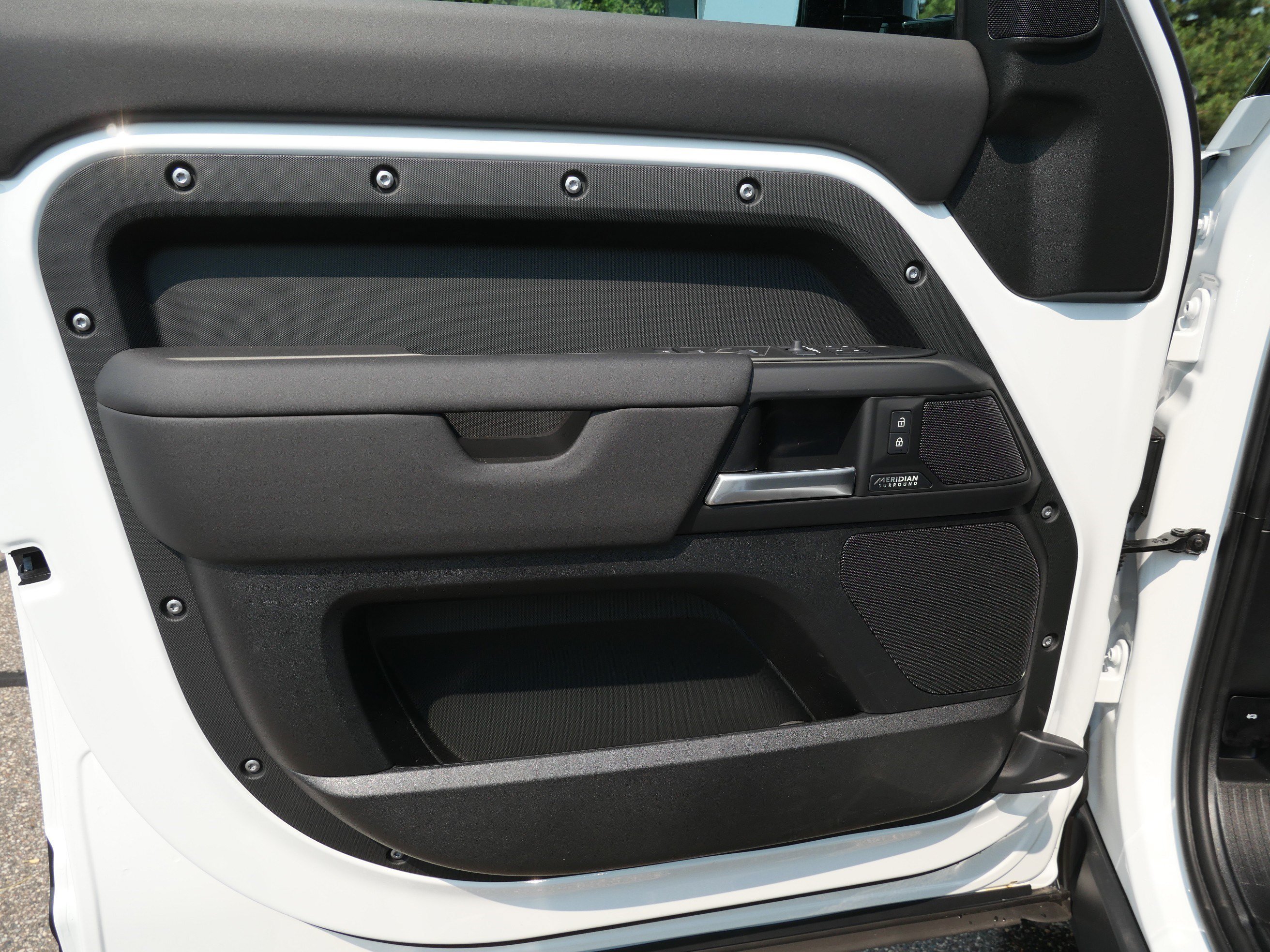 New 2026 Fuji White Land Rover X-Dynamic SE image 4