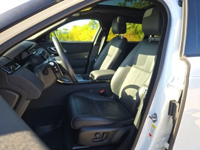 Used 2025 White Land Rover Dynamic SE image 13