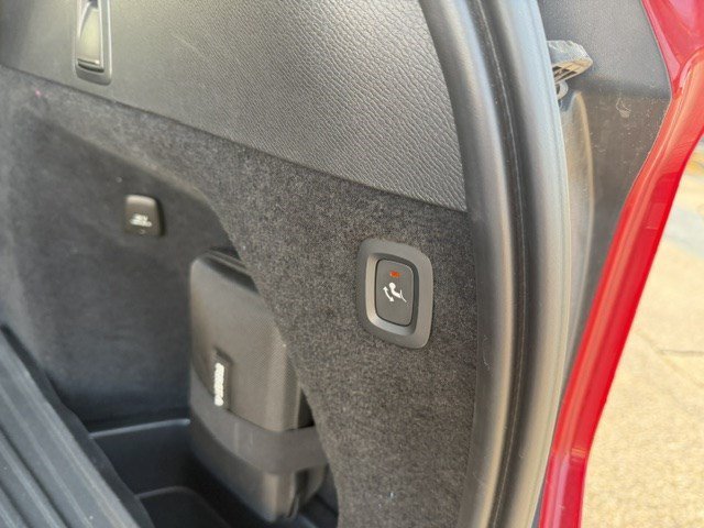 Certified Used 2023 Onyx Black Metallic Volvo Plus Bright Theme image 34
