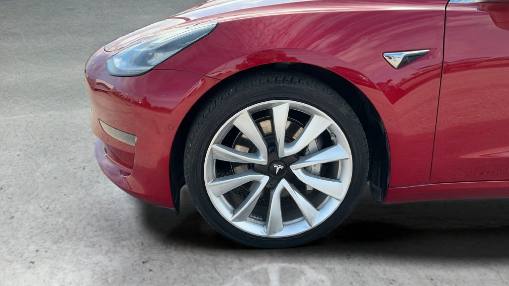 Used 2018  Tesla Long Range image 23