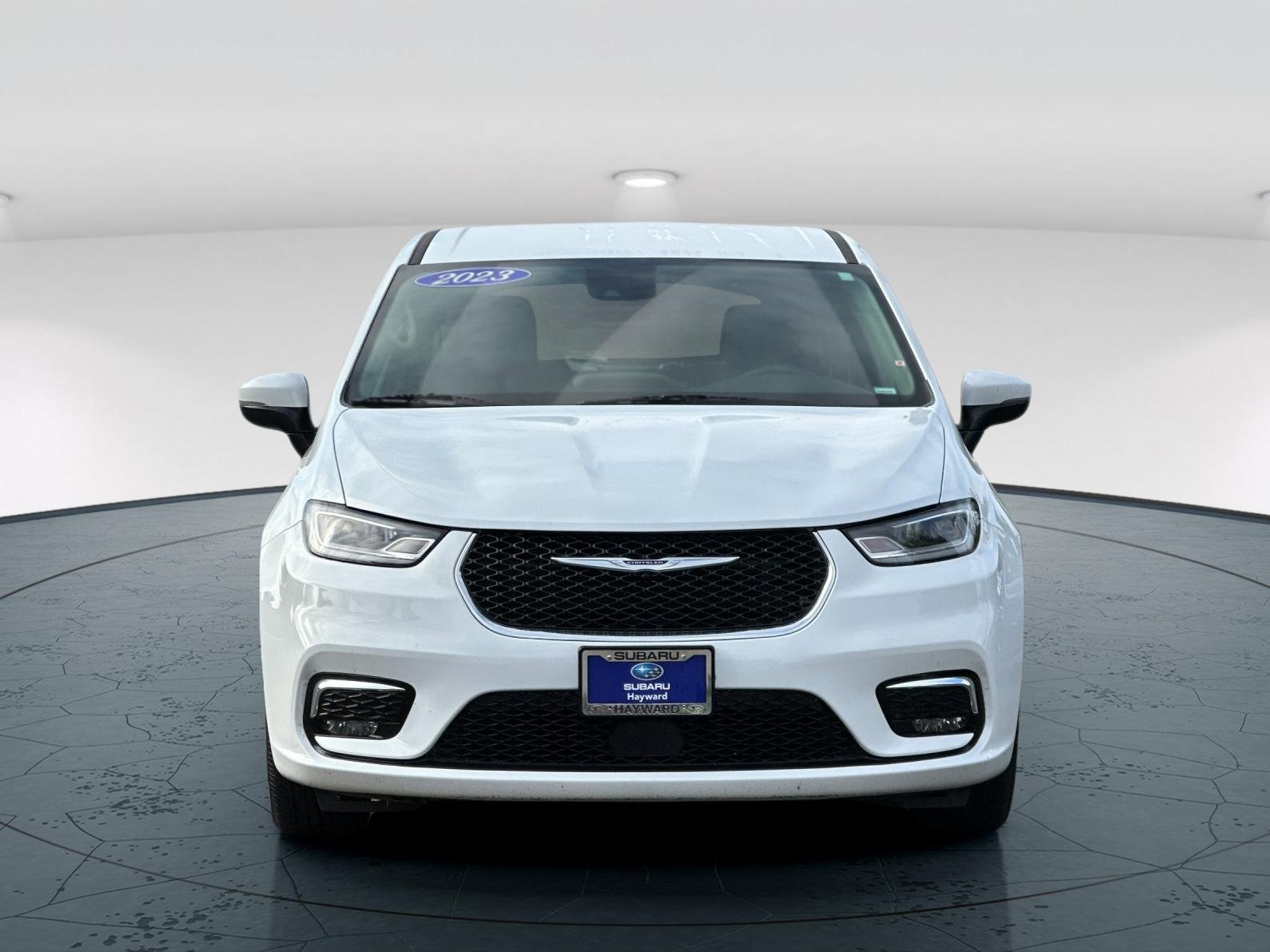 Used 2023 Bright White Clearcoat Chrysler Touring L 4D Passenger Van image 9