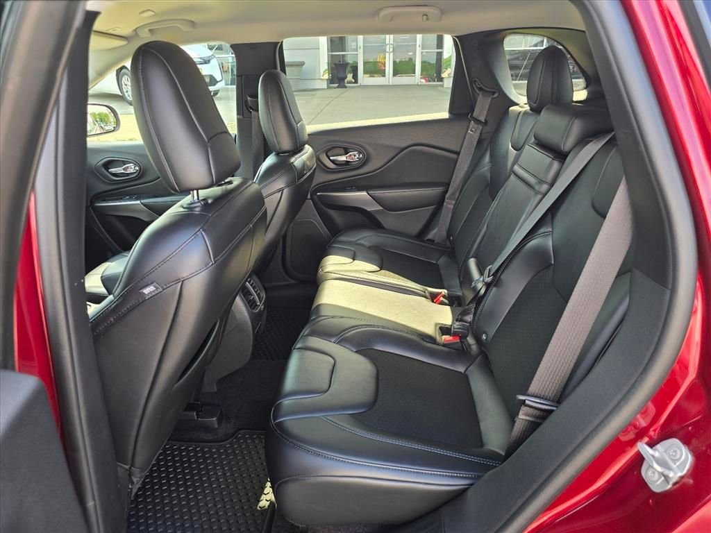 Used 2019 Red Jeep Latitude Plus image 12