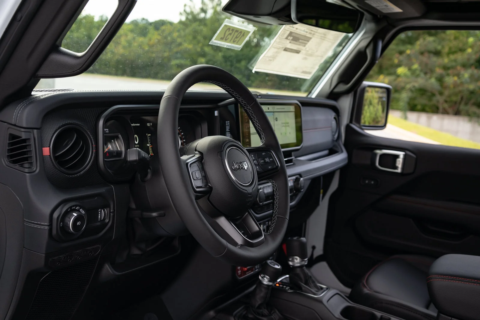 New 2027 Bright White Clear-Coat Paint Jeep Rubicon X image 26