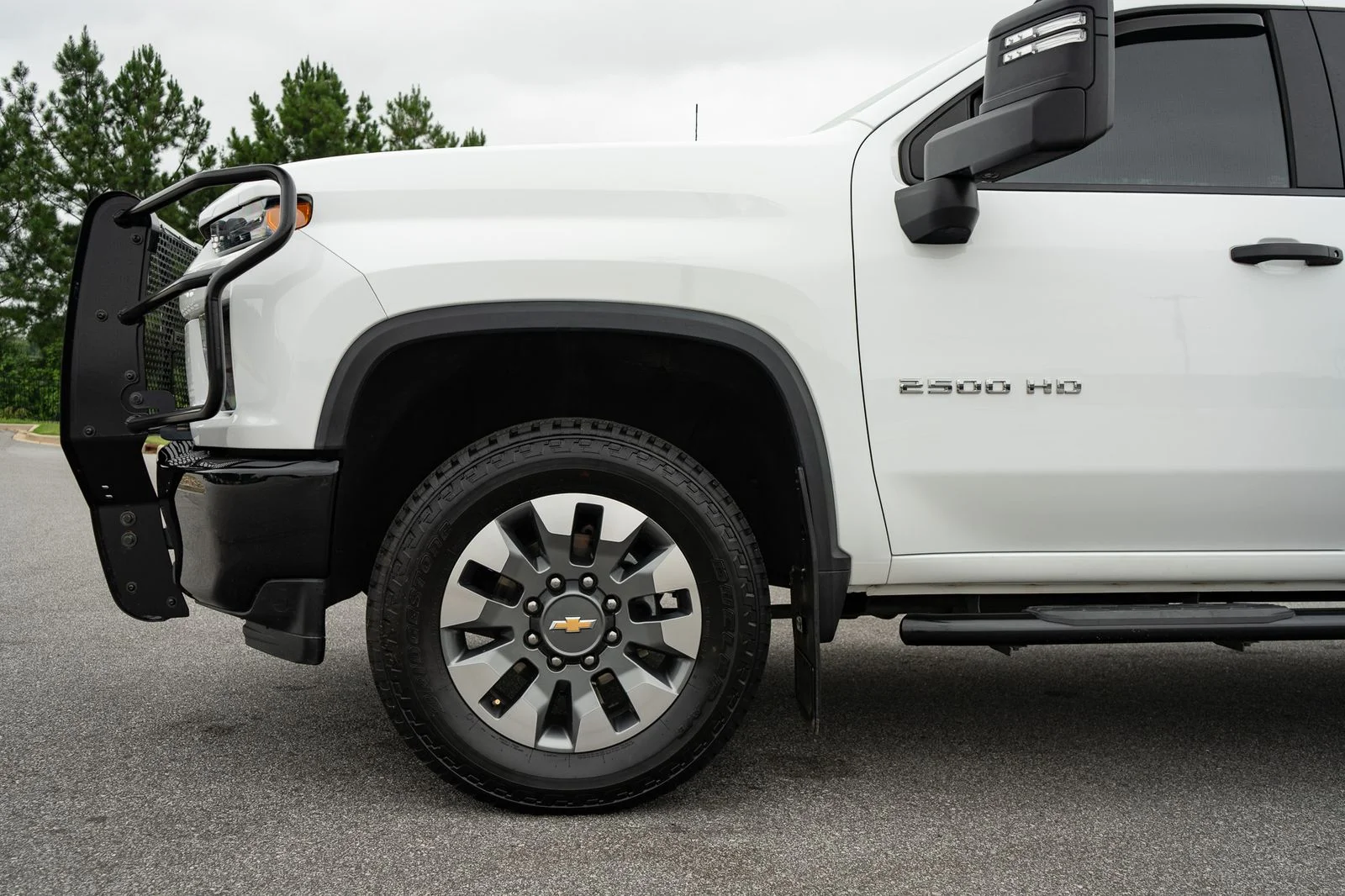 Used 2022 White Chevrolet Custom image 4