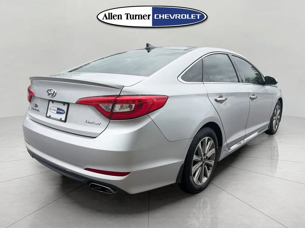 Used 2016 Silver Hyundai Limited image 4
