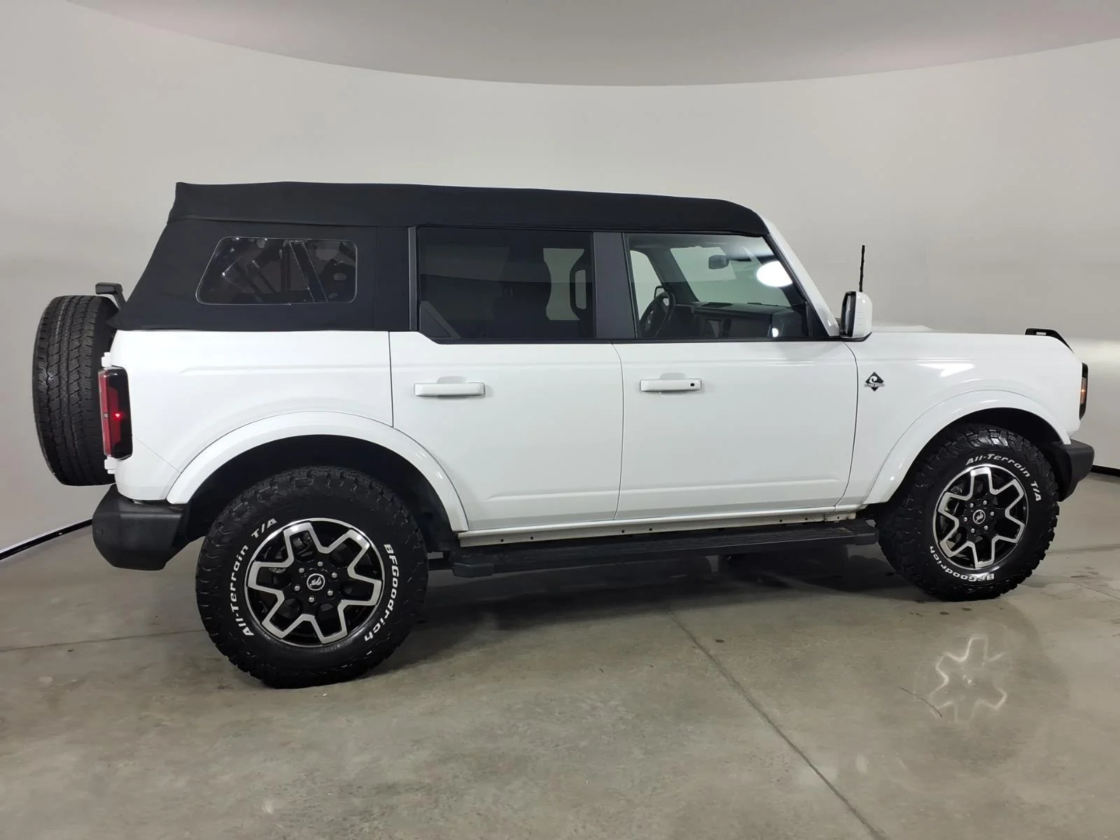 Used 2022 Oxford White Ford Outer Banks Advanced image 11