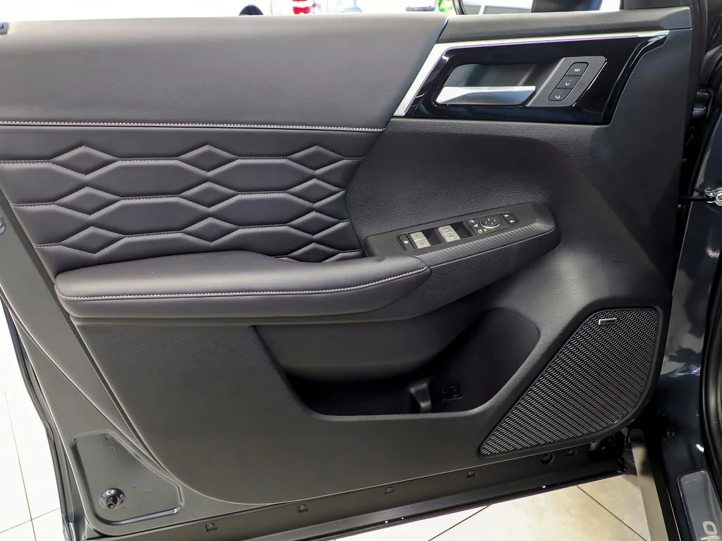 New 2026 Graphite Gray Mitsubishi SEL image 9