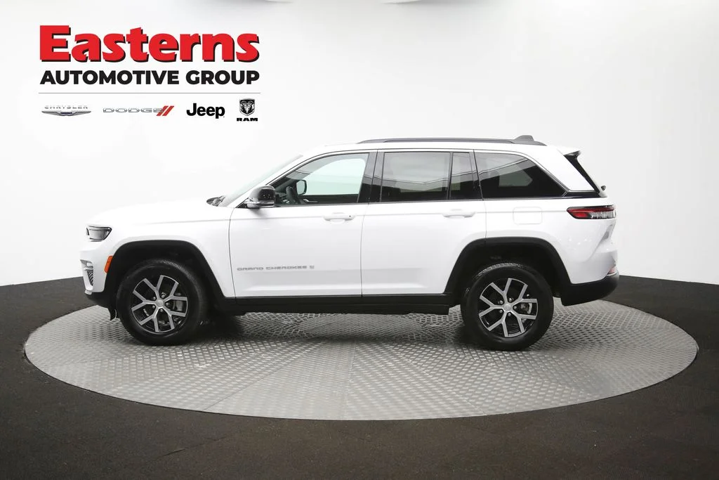 Used 2025 White Jeep Limited image 63