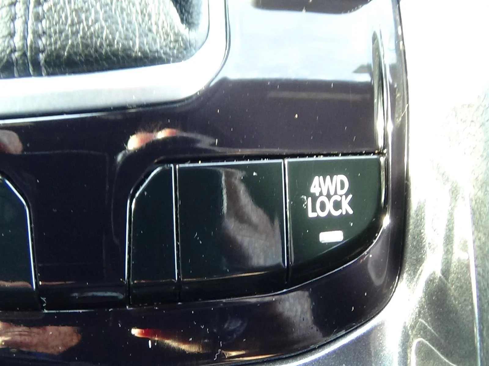 Certified Used 2025 Silver Zynith Clear Coat (pse) Jeep Latitude image 31