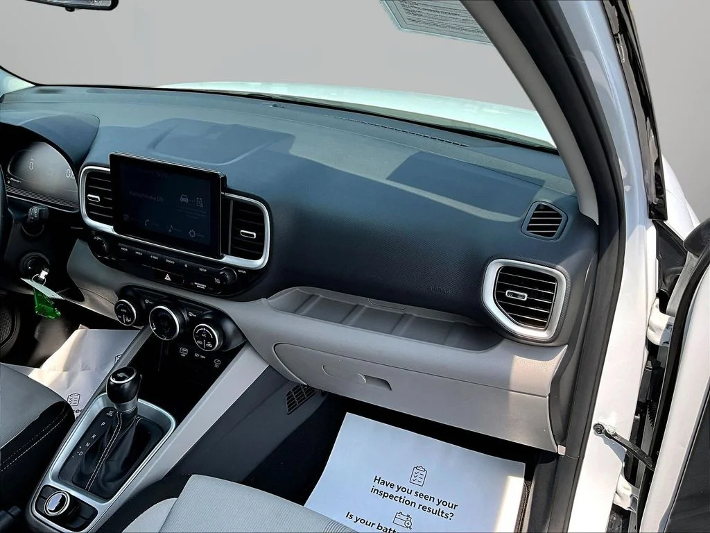 Used 2023 White Hyundai SEL image 24
