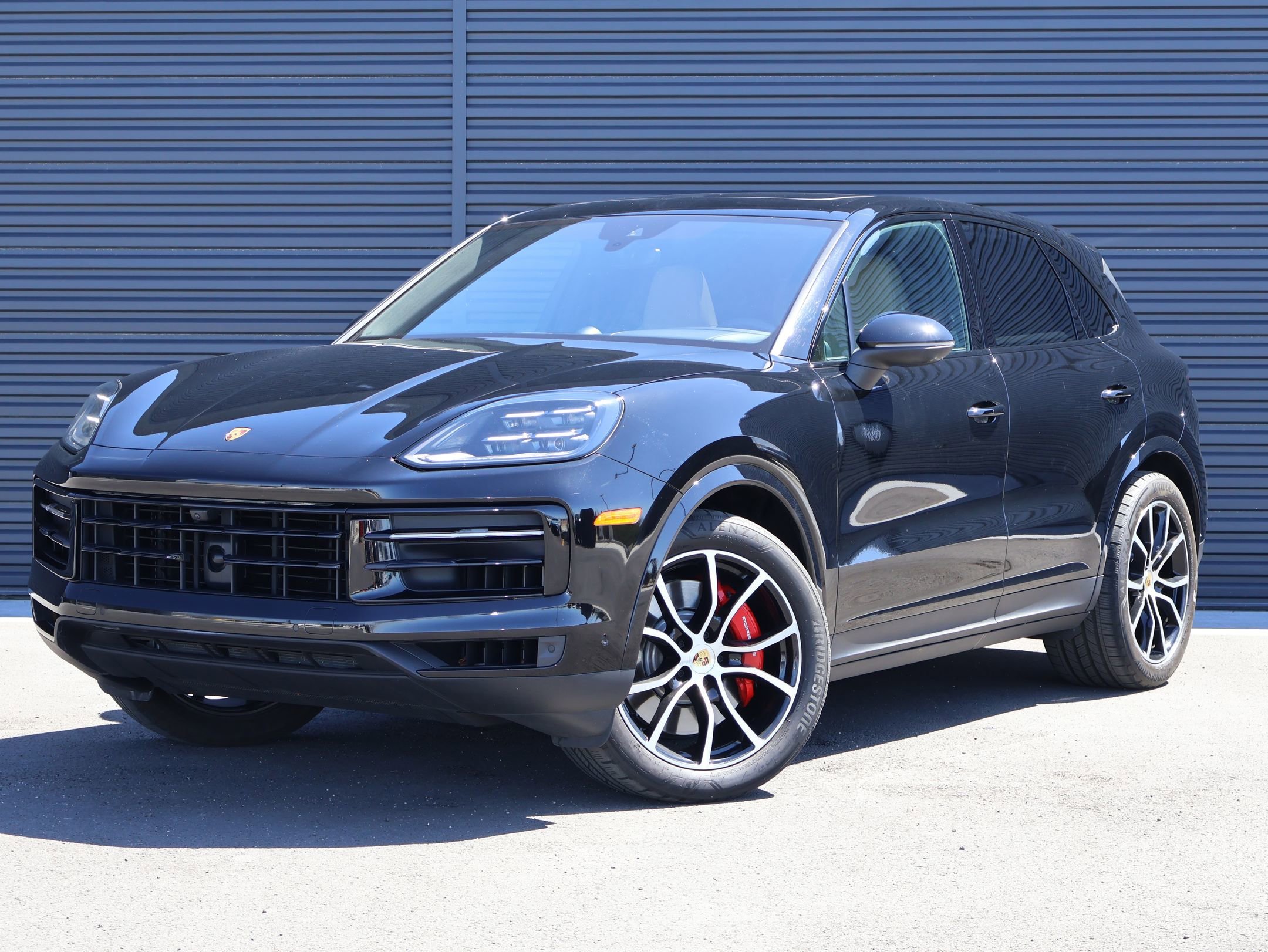 2024 Porsche Cayenne S's photo