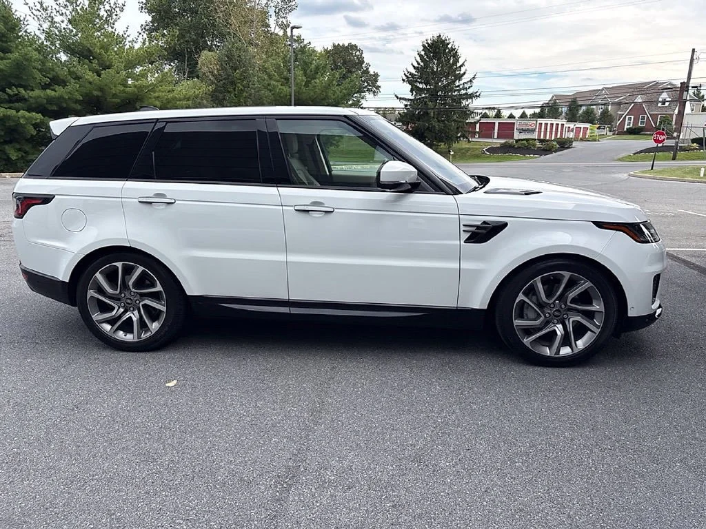 Used 2021  Land Rover HSE Silver Edition image 10