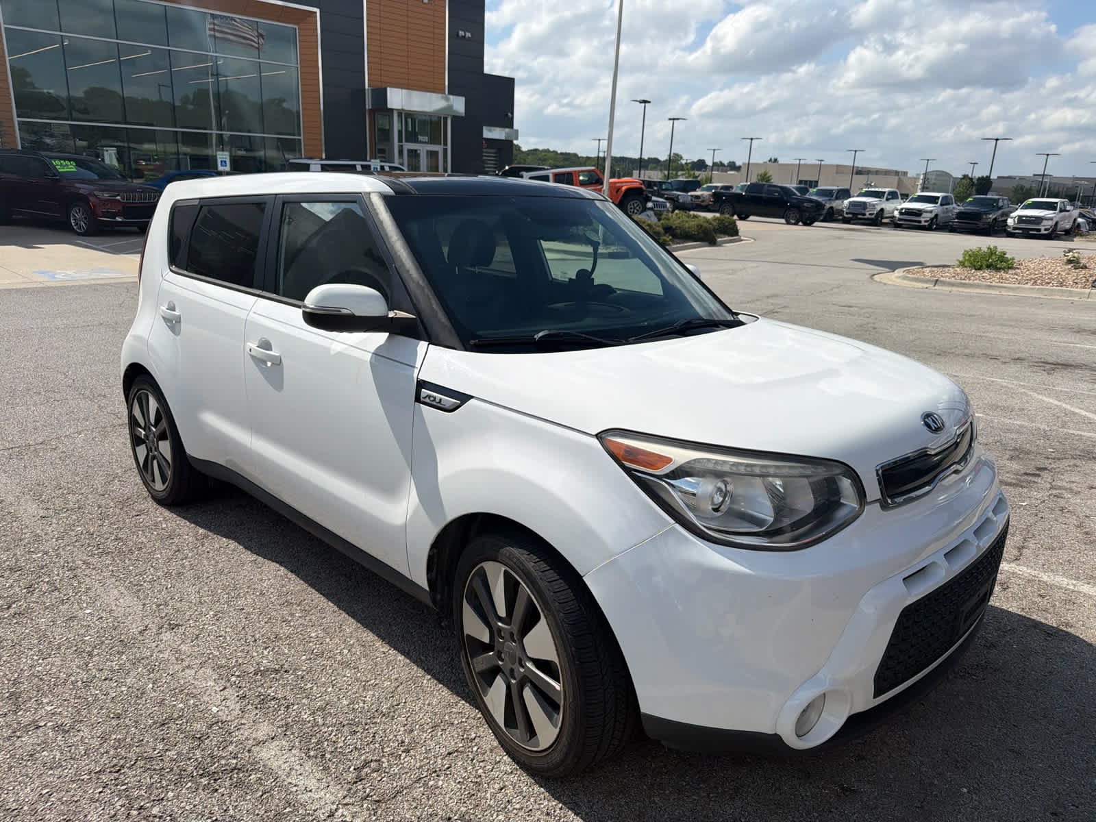 Used 2015 Clear White Kia ! image 3