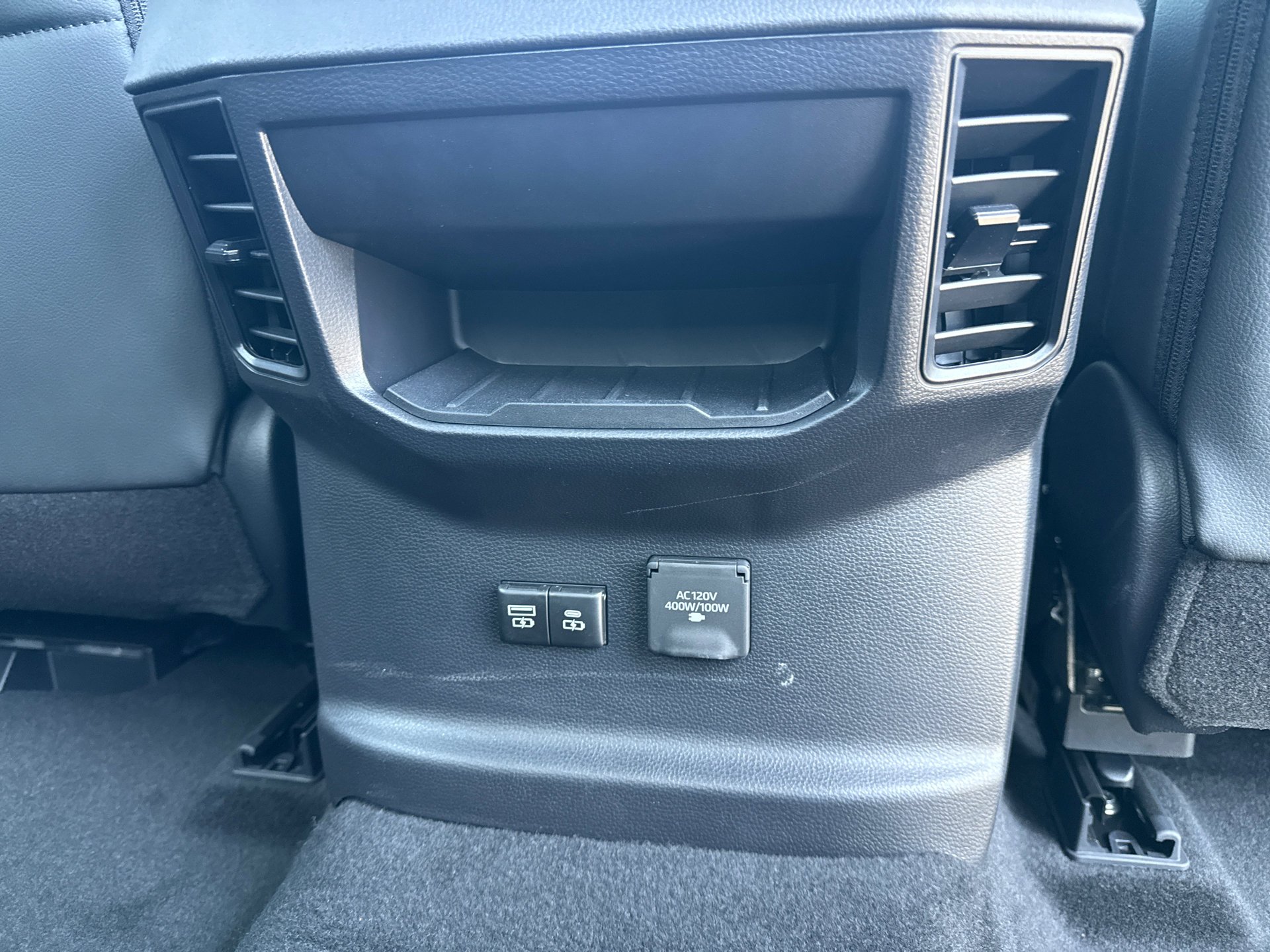 2025 Toyota Tundra Limited - Photo 17