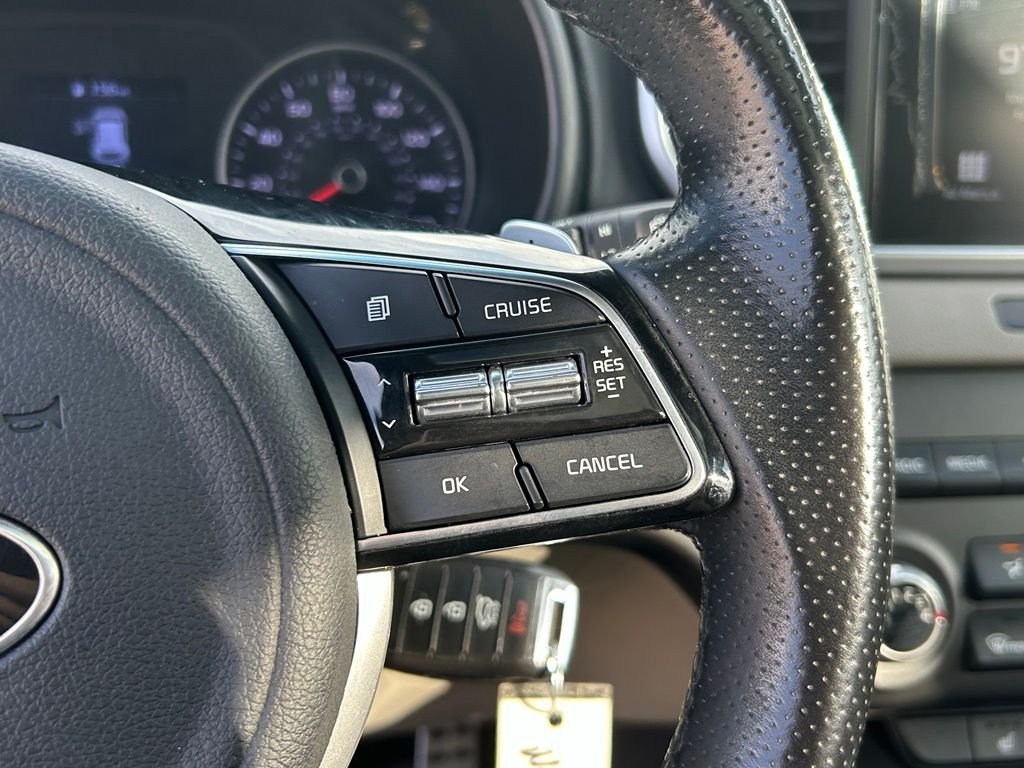 Used 2020 White Kia S image 22