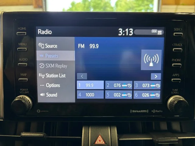 Used 2020 Silver Toyota XLE image 19