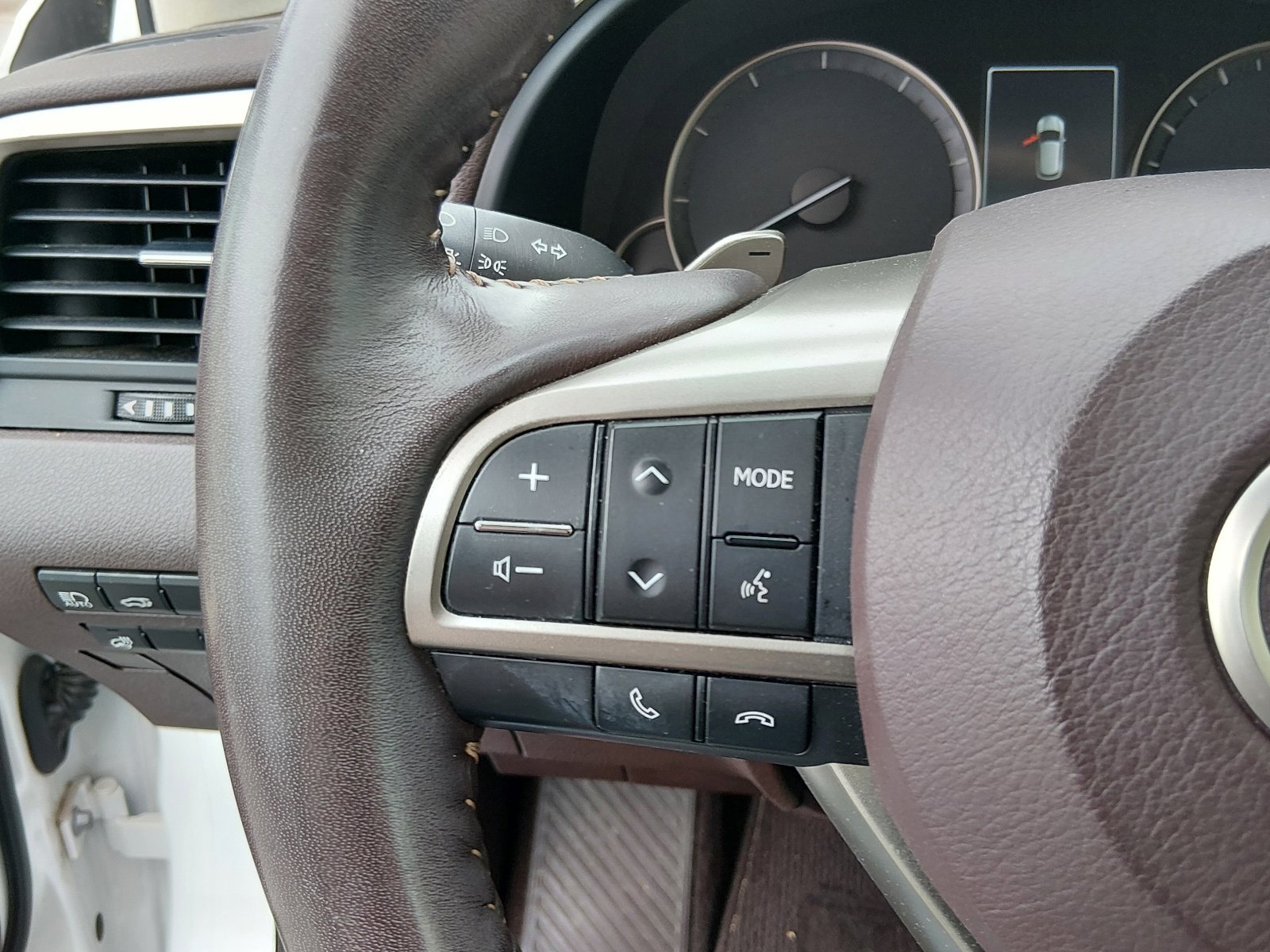 Used 2020 White Pearl Lexus RX 350 image 19