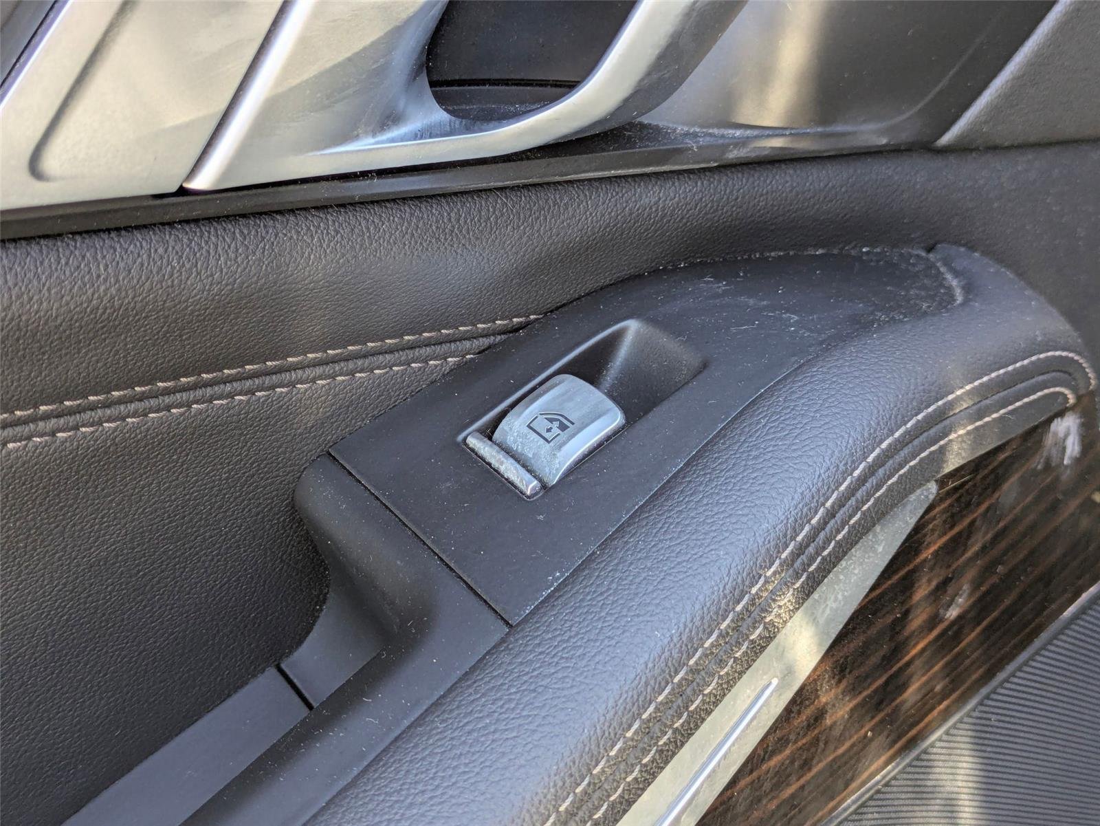 Used 2019 Phytonic Blue Metallic BMW xDrive40i image 28