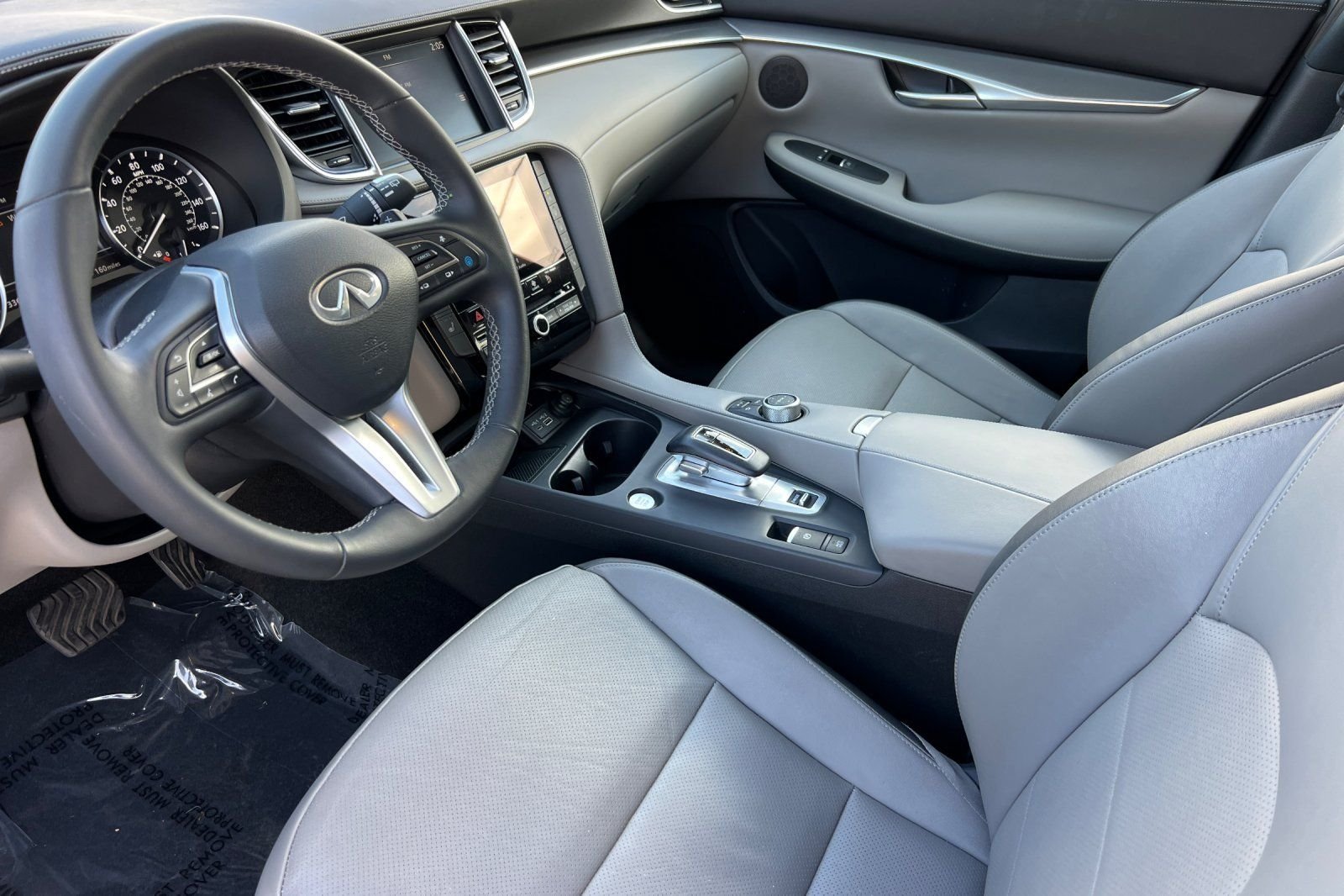 Used 2023 Graphite Shadow INFINITI LUXE image 13