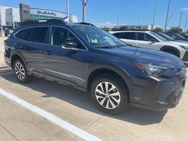 2025 Subaru Outback Premium's photo