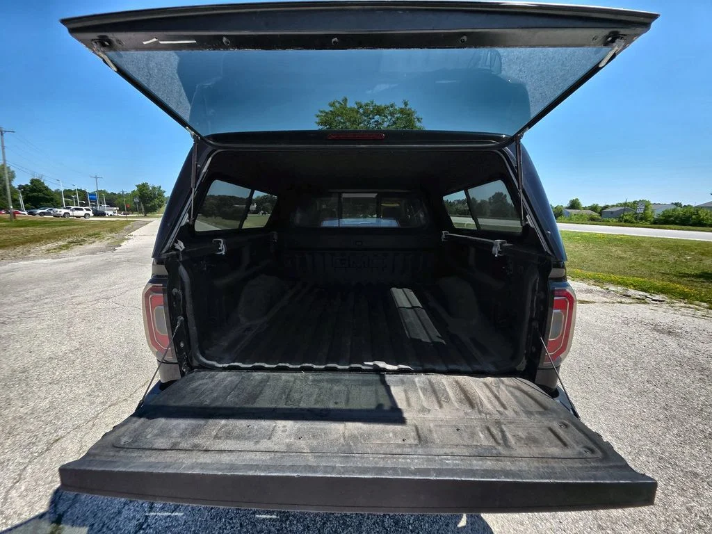 Used 2018 Black GMC SLT image 27