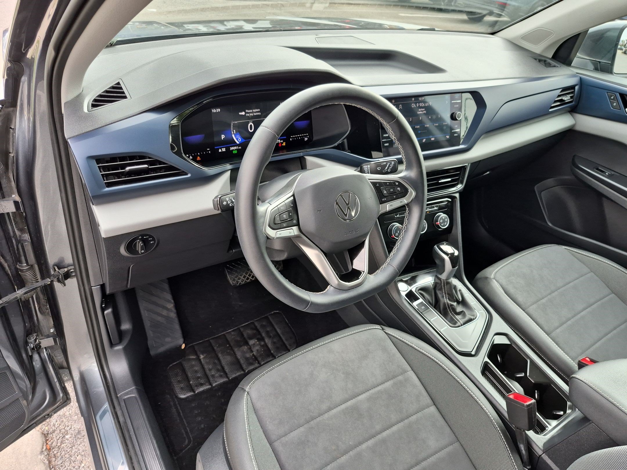 Used 2023 Platinum Gray Metallic Volkswagen SE image 15