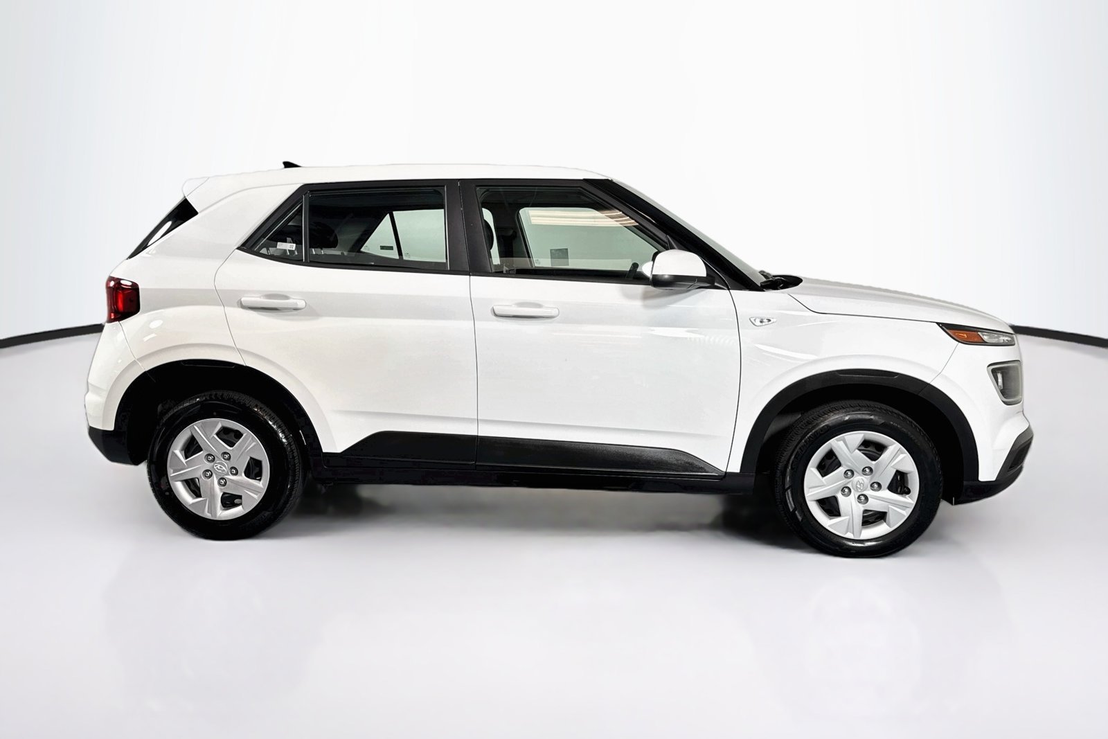 Used 2020 Ceramic White Hyundai SE image 4