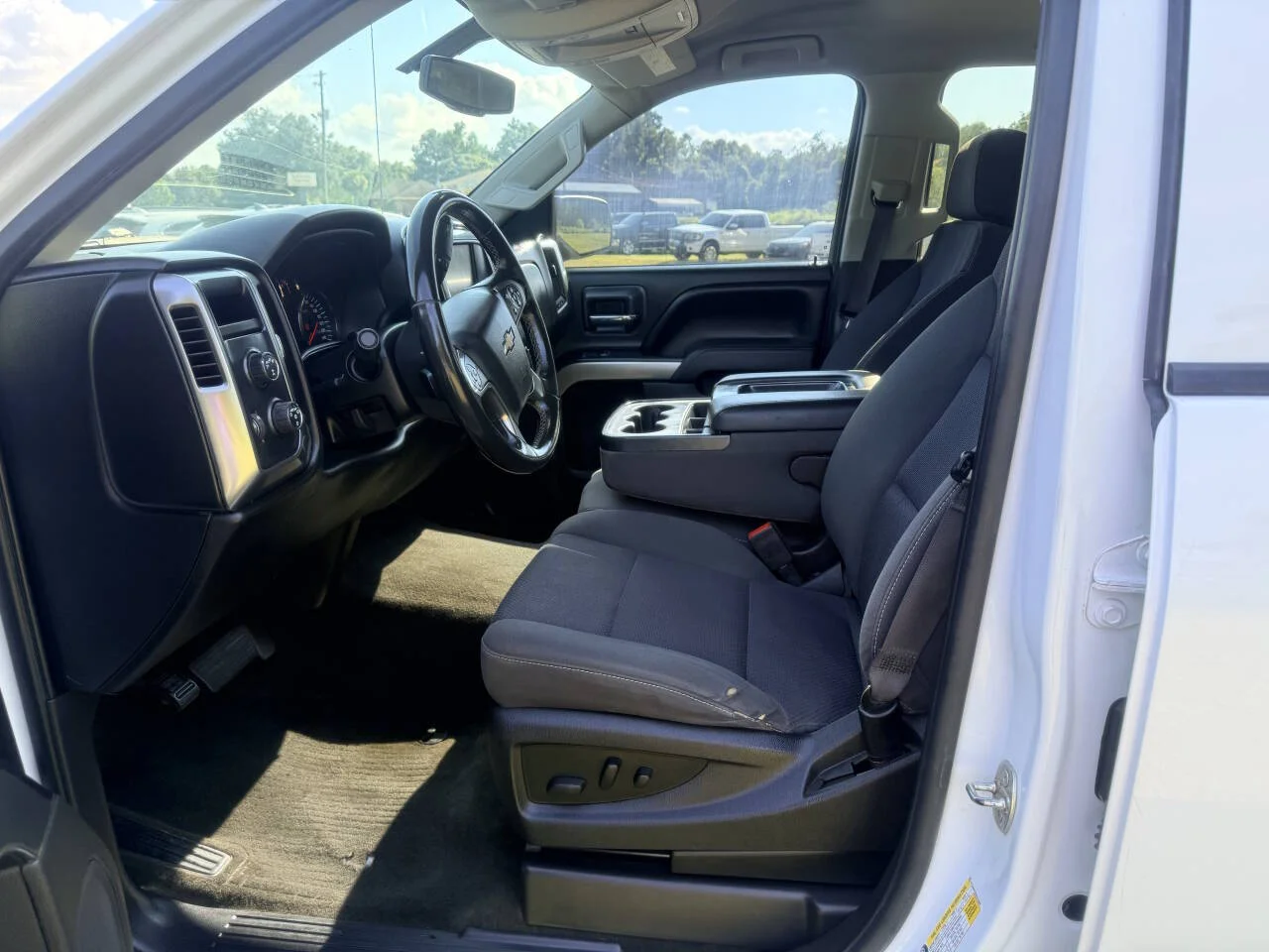 Used 2017 White Chevrolet LT 4x4 4dr Crew Cab 5.8 ft. SB image 20