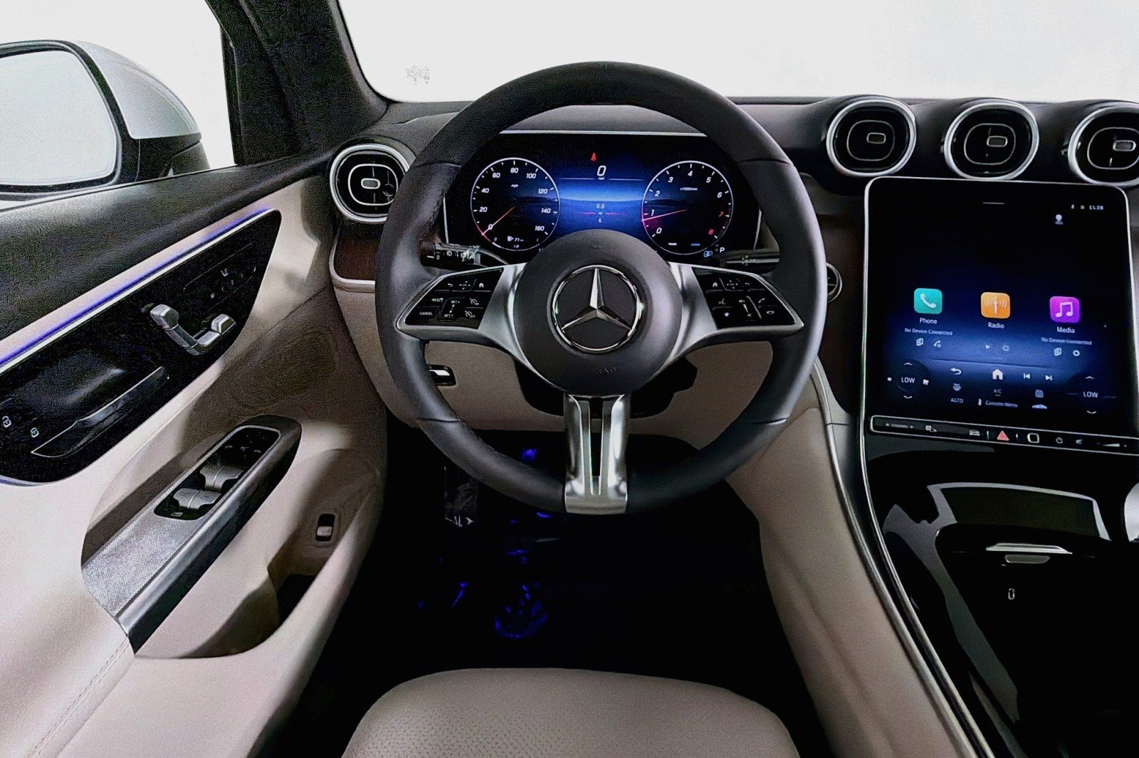New 2026 Polar White Mercedes-Benz GLC 300 SUV image 4