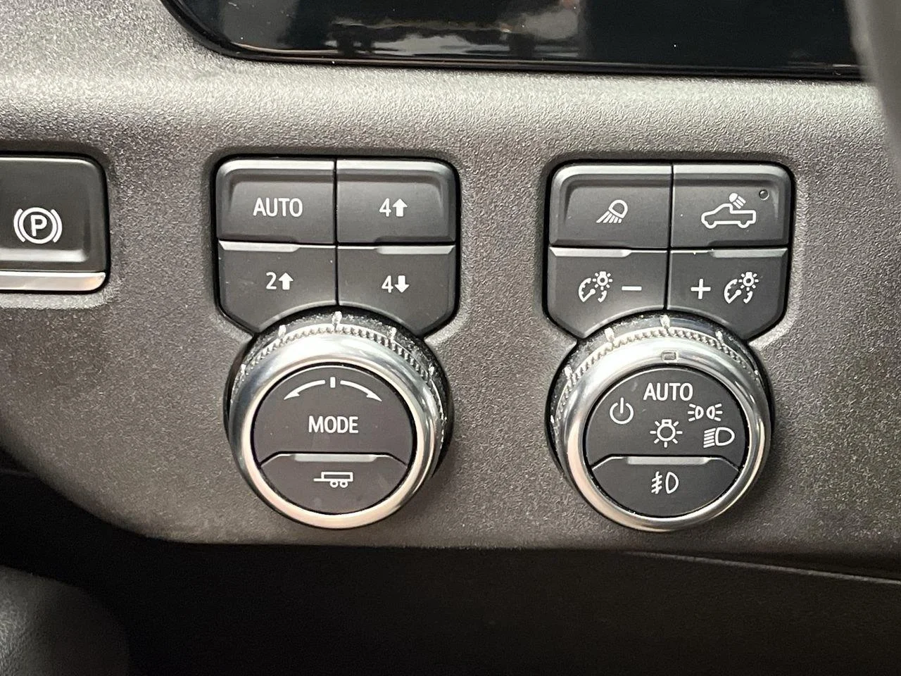 Used 2025 Sterling Metallic GMC Elevation image 18