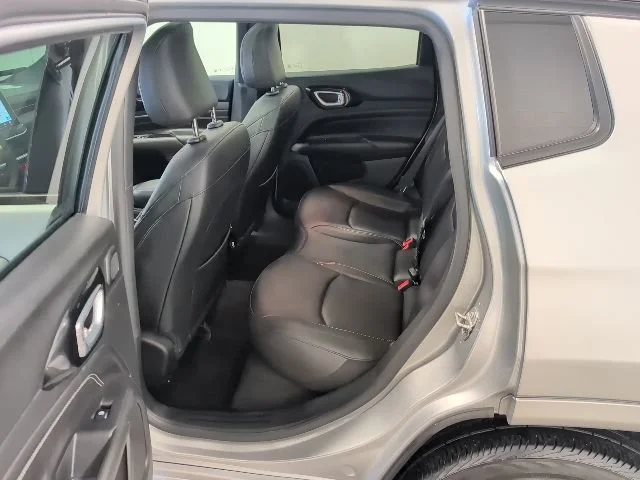 Used 2024 Silver Jeep Limited 4x4 image 26