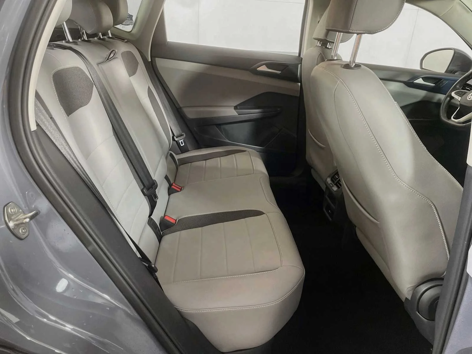 Used 2023 Gy Volkswagen SE image 25
