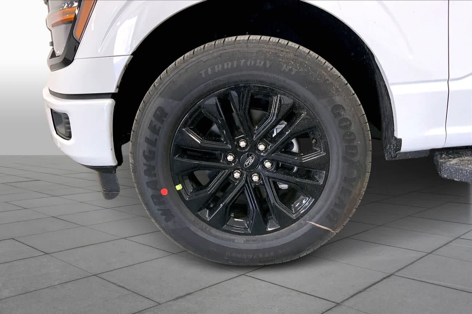 New 2026 Oxford White Ford XLT image 9