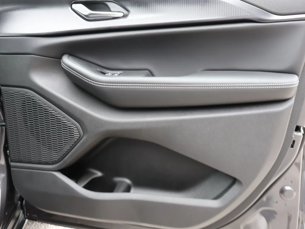 New 2026 Baltic Gray Metallic Clear-Coat Exterior Paint Jeep Laredo image 8