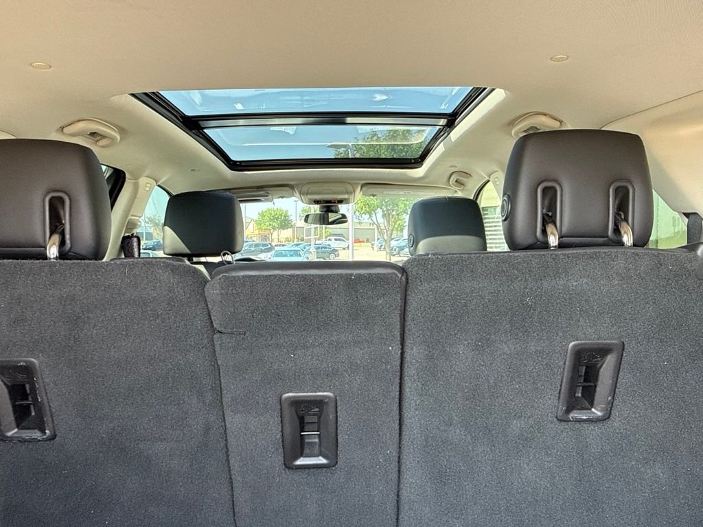 Used 2018 Silver Cadillac Luxury image 15